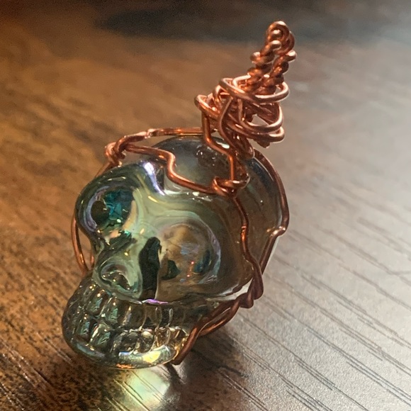 “Mr. Bones” Handcrafted Copper Wire-Wrapped Iridescent Skull Pendant - NWT - Picture 1 of 3